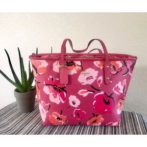 Authentic Floral Coach Purse 👛